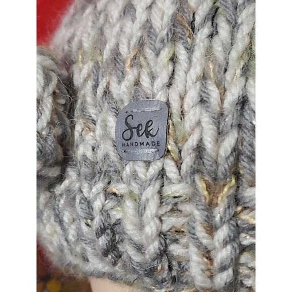 C. C Sek(Handmade)Mixed Lot Of 2 Knit Winter Pom Pom Bow Knit Hats Ponytail Hole - Picture 13 of 16